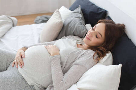 女性甲亢怀孕了孩子可以要吗？甲状腺激素水平正常就可以要