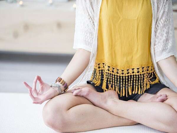 年轻女性子宫内膜薄就不能试管婴儿移植或自然怀孕吗？