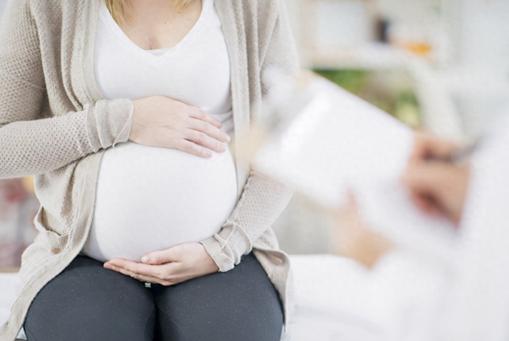 患有多囊卵巢综合征女性做试管婴儿前要注意什么？